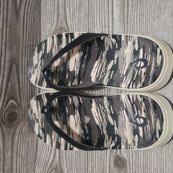 Olukai black and gray women’s sandals size 9 - Picture 5 of 6